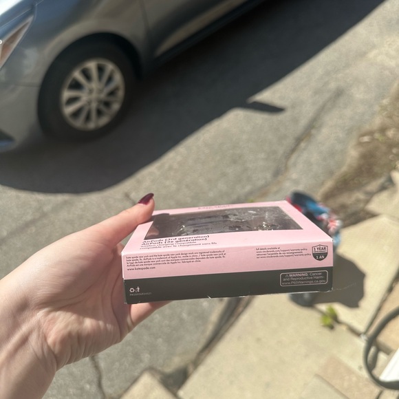 Kate spade airpod case - Picture 5 of 5